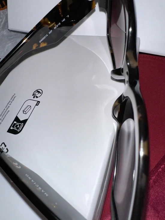 Marciano by GUESS Velvet Jewelry Box - Deep Berry sunglasses 🕶️ - Picture 8 of 16